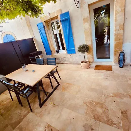Des Glycines * Salon-de-Provence